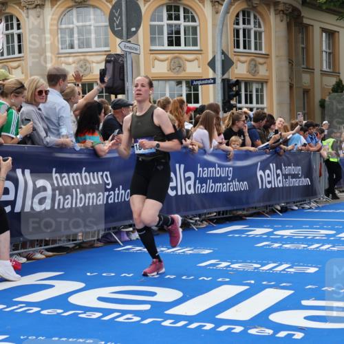 29.06.2025 - hella hamburg halbmarathon Strokosch-Dieckow http://msf.ph/oto/8264546 29.06.2025 10:44:43 Ziel 1782, 1941, 2970, 3004, 3098, 3785, 4270, 4915, 4991, 6490, 7056, 7167, 7325, 10669, 14816, 15185, 15233, 16224, 16834, 17251, 18107, 18437, 18464, 18560, 18868, 19206, 19207, 19210 meine-sportfotos.de
