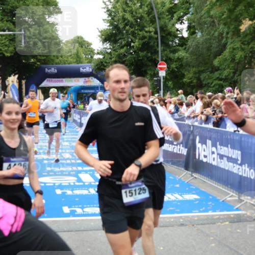 29.06.2025 - hella hamburg halbmarathon Zöllner http://msf.ph/oto/8264557 29.06.2025 10:58:19 Ziel 1595, 4426, 4592, 4708, 6104, 6147, 8290, 9230, 11645, 14631, 18068 meine-sportfotos.de