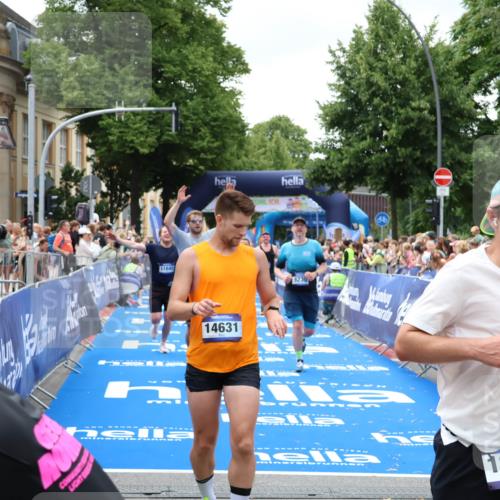 29.06.2025 - hella hamburg halbmarathon Zöllner http://msf.ph/oto/8264558 29.06.2025 10:58:23 Ziel 1595, 4550, 4592, 4708, 6138, 6147, 9230, 9485, 11645, 14631, 15434, 18266 meine-sportfotos.de