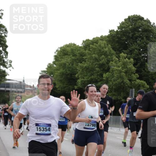 29.06.2025 - hella hamburg halbmarathon Jannik Wohlers http://msf.ph/oto/8264575 29.06.2025 10:33:14 Lombardsbrücke 1189, 1275, 1896, 1995, 2342, 2776, 3170, 3560, 4361, 4433, 4449, 4696, 5075, 5096, 5141, 5557, 5569, 5821, 5822, 5887, 6109, 6854, 6999, 7653, 7705, 8021, 8157, 8282, 8891, 9234, 9258, 9438, 9750, 9799, 10561, 11338, 11453, 11546, 11676, 11811, 11827, 11928, 12237, 12238, 12652, 12835, 12855, 13375, 13601, 13853, 14098, 14451, 15044, 15072, 15367 meine-sportfotos.de