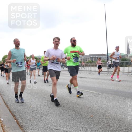 29.06.2025 - hella hamburg halbmarathon Lena Gebhardt http://msf.ph/oto/8264585 29.06.2025 10:46:09 Lombardsbrücke 1004, 1100, 1104, 1421, 1426, 1429, 1465, 1532, 1555, 1854, 1867, 1868, 1983, 2398, 2423, 2500, 2522, 2773, 2813, 2917, 2951, 2954, 2965, 3410, 4104, 4119, 4223, 4317, 4388, 4448, 4572, 5044, 5635, 5697, 5703, 5769, 5770, 5854, 5892, 6068, 6133, 6333, 6392, 6623, 7268, 7356, 7364, 7368, 7374, 7605, 7894, 7960, 7983, 8047, 8700, 9120, 9121, 9129, 9337, 9426, 9445, 10153, 10327, 10329, 10367, 10511, 11358, 11361, 11876, 11910, 12298, 12333, 12507, 12522 meine-sportfotos.de