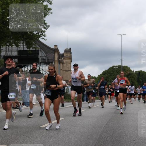 29.06.2025 - hella hamburg halbmarathon Yannick Fuchs http://msf.ph/oto/8264594 29.06.2025 10:48:45 20KM 1125, 1327, 1496, 1506, 1628, 2119, 2474, 2561, 2771, 2884, 2955, 3041, 3177, 3652, 3791, 3794, 3861, 3945, 4029, 4189, 4231, 4903, 4938, 5319, 6082, 6084, 6433, 6443, 6587, 6723, 6938, 8449, 8487, 8514, 8698, 8772, 8973, 9227, 10191, 10192, 10263, 10368, 10376, 11184, 11333, 11499, 11747, 11797, 11799, 11976, 12186, 12526, 12961, 13297, 13988, 14036, 14175, 14592, 14638, 14660, 14834, 14948, 15389, 15408, 15879, 16047, 16327, 17842, 18380 meine-sportfotos.de