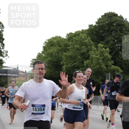 29.06.2025 - hella hamburg halbmarathon Jannik Wohlers http://msf.ph/oto/8264604 29.06.2025 10:33:14 Lombardsbrücke 1189, 1275, 1896, 1995, 2342, 2776, 3170, 3560, 4361, 4433, 4449, 4696, 5075, 5096, 5141, 5557, 5569, 5821, 5822, 5887, 6109, 6854, 6999, 7653, 7705, 8021, 8157, 8282, 8891, 9234, 9258, 9438, 9750, 9799, 10561, 11338, 11453, 11546, 11676, 11811, 11827, 11928, 12237, 12238, 12652, 12835, 12855, 13375, 13601, 13853, 14098, 14451, 15044, 15072, 15367 meine-sportfotos.de