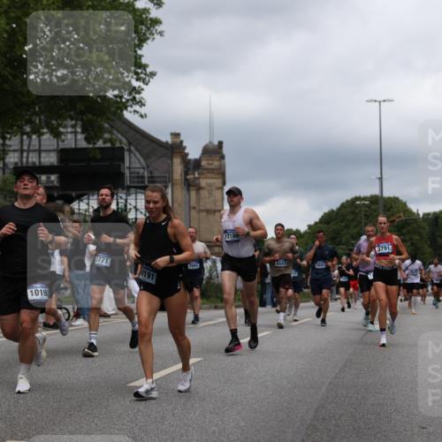 29.06.2025 - hella hamburg halbmarathon Yannick Fuchs http://msf.ph/oto/8264619 29.06.2025 10:48:45 20KM 1125, 1327, 1496, 1506, 1628, 2119, 2474, 2561, 2771, 2884, 2955, 3041, 3177, 3652, 3791, 3794, 3861, 3945, 4029, 4189, 4231, 4903, 4938, 5319, 6082, 6084, 6433, 6443, 6587, 6723, 6938, 8449, 8487, 8514, 8698, 8772, 8973, 9227, 10191, 10192, 10263, 10368, 10376, 11184, 11333, 11499, 11747, 11797, 11799, 11976, 12186, 12526, 12961, 13297, 13988, 14036, 14175, 14592, 14638, 14660, 14834, 14948, 15389, 15408, 15879, 16047, 16327, 17842, 18380 meine-sportfotos.de