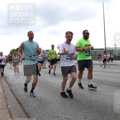 29.06.2025 - hella hamburg halbmarathon Lena Gebhardt http://msf.ph/oto/8264639 29.06.2025 10:46:10 Lombardsbrücke 1004, 1100, 1104, 1421, 1426, 1429, 1465, 1532, 1555, 1608, 1854, 1867, 1868, 1983, 2398, 2423, 2500, 2522, 2773, 2813, 2917, 2951, 2954, 2965, 3410, 4104, 4119, 4223, 4317, 4388, 4448, 4572, 5044, 5635, 5697, 5703, 5769, 5770, 5854, 5892, 6068, 6133, 6333, 6392, 6623, 7268, 7356, 7364, 7368, 7374, 7605, 7894, 7960, 7983, 8047, 8700, 9120, 9121, 9129, 9337, 9426, 9445, 10153, 10327, 10329, 10367, 10511, 11358, 11361, 11876, 11910, 12298, 12333, 12507, 12522 meine-sportfotos.de