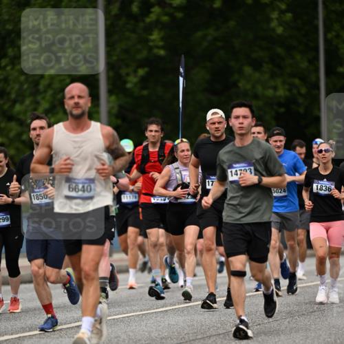 29.06.2025 - hella hamburg halbmarathon Dr. Thomas Lammeyer http://msf.ph/oto/8264673 29.06.2025 10:35:33 Kennedybrücke 1097, 1547, 1844, 1979, 2754, 2755, 2831, 2832, 2914, 3281, 3396, 3424, 3571, 3681, 4877, 4953, 5165, 5350, 5846, 5965, 6078, 6160, 6573, 6640, 7120, 7772, 8806, 8812, 8941, 9078, 9104, 9183, 9883, 10148, 10240, 10435, 10586, 11178 meine-sportfotos.de