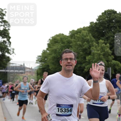 29.06.2025 - hella hamburg halbmarathon Jannik Wohlers http://msf.ph/oto/8264689 29.06.2025 10:33:15 Lombardsbrücke 1189, 1275, 1896, 2342, 2776, 3170, 3560, 4361, 4433, 4449, 4696, 4942, 5075, 5096, 5141, 5557, 5566, 5569, 5821, 5822, 5887, 6109, 6515, 6854, 6999, 7653, 7705, 8021, 8157, 8282, 8891, 9234, 9258, 9438, 9799, 10561, 11338, 11453, 11546, 11676, 11811, 11827, 11928, 12237, 12238, 12652, 12835, 12855, 13375, 13601, 13853, 14098, 14451, 15044, 15072, 15367 meine-sportfotos.de