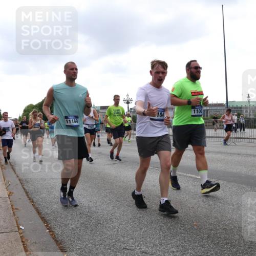 29.06.2025 - hella hamburg halbmarathon Lena Gebhardt http://msf.ph/oto/8264692 29.06.2025 10:46:10 Lombardsbrücke 1004, 1100, 1104, 1421, 1426, 1429, 1465, 1532, 1555, 1608, 1854, 1867, 1868, 1983, 2398, 2423, 2500, 2522, 2773, 2813, 2917, 2951, 2954, 2965, 3410, 4104, 4119, 4223, 4317, 4388, 4448, 4572, 5044, 5635, 5697, 5703, 5769, 5770, 5854, 5892, 6068, 6133, 6333, 6392, 6623, 7268, 7356, 7364, 7368, 7374, 7605, 7894, 7960, 7983, 8047, 8700, 9120, 9121, 9129, 9337, 9426, 9445, 10153, 10327, 10329, 10367, 10511, 11358, 11361, 11876, 11910, 12298, 12333, 12507, 12522 meine-sportfotos.de