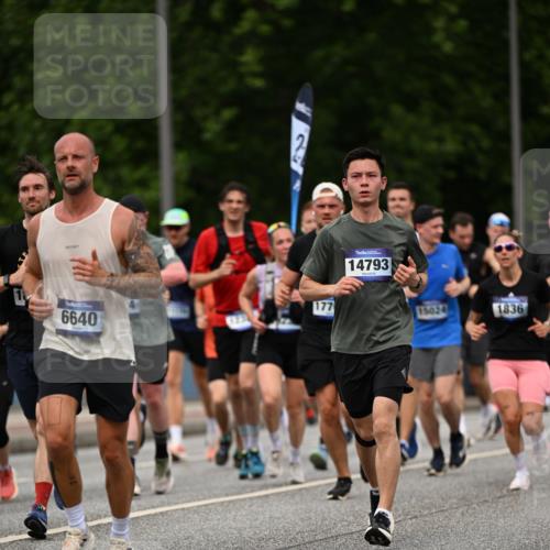 29.06.2025 - hella hamburg halbmarathon Dr. Thomas Lammeyer http://msf.ph/oto/8264717 29.06.2025 10:35:33 Kennedybrücke 1097, 1547, 1844, 1979, 2754, 2755, 2831, 2832, 2914, 3281, 3396, 3424, 3571, 3681, 4877, 4953, 5165, 5350, 5846, 5965, 6078, 6160, 6573, 6640, 7120, 7772, 8806, 8812, 8941, 9078, 9104, 9183, 9883, 10148, 10240, 10435, 10586, 11178 meine-sportfotos.de