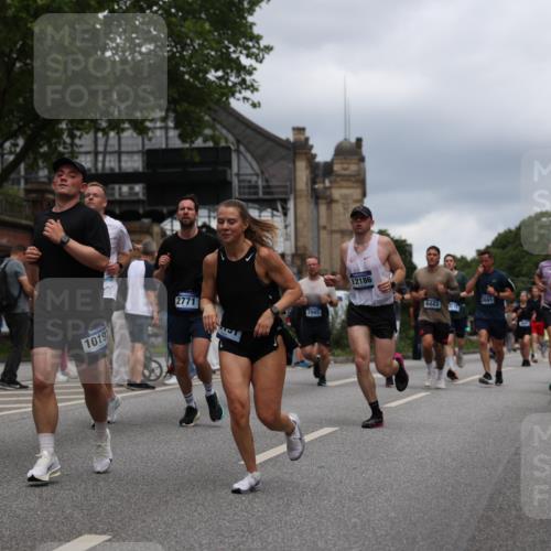 29.06.2025 - hella hamburg halbmarathon Yannick Fuchs http://msf.ph/oto/8264723 29.06.2025 10:48:45 20KM 1125, 1327, 1496, 1506, 1628, 2119, 2474, 2561, 2771, 2884, 2955, 3041, 3177, 3652, 3791, 3794, 3861, 3945, 4029, 4189, 4231, 4903, 4938, 5319, 6082, 6084, 6433, 6443, 6587, 6723, 6938, 8449, 8487, 8514, 8698, 8772, 8973, 9227, 10191, 10192, 10263, 10368, 10376, 11184, 11333, 11499, 11747, 11797, 11799, 11976, 12186, 12526, 12961, 13297, 13988, 14036, 14175, 14592, 14638, 14660, 14834, 14948, 15389, 15408, 15879, 16047, 16327, 17842, 18380 meine-sportfotos.de