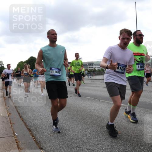 29.06.2025 - hella hamburg halbmarathon Lena Gebhardt http://msf.ph/oto/8264751 29.06.2025 10:46:10 Lombardsbrücke 1004, 1100, 1104, 1421, 1426, 1429, 1465, 1532, 1555, 1608, 1854, 1867, 1868, 1983, 2398, 2423, 2500, 2522, 2773, 2813, 2917, 2951, 2954, 2965, 3410, 4104, 4119, 4223, 4317, 4388, 4448, 4572, 5044, 5635, 5697, 5703, 5769, 5770, 5854, 5892, 6068, 6133, 6333, 6392, 6623, 7268, 7356, 7364, 7368, 7374, 7605, 7894, 7960, 7983, 8047, 8700, 9120, 9121, 9129, 9337, 9426, 9445, 10153, 10327, 10329, 10367, 10511, 11358, 11361, 11876, 11910, 12298, 12333, 12507, 12522 meine-sportfotos.de