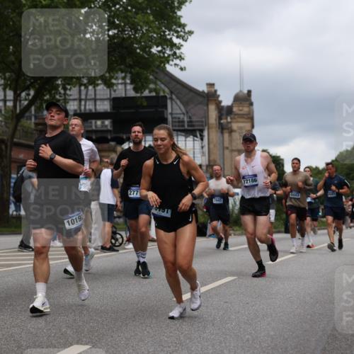 29.06.2025 - hella hamburg halbmarathon Yannick Fuchs http://msf.ph/oto/8264764 29.06.2025 10:48:45 20KM 1125, 1327, 1496, 1506, 1628, 2119, 2474, 2561, 2771, 2884, 2955, 3041, 3177, 3652, 3791, 3794, 3861, 3945, 4029, 4189, 4231, 4903, 4938, 5319, 6082, 6084, 6433, 6443, 6587, 6723, 6938, 8449, 8487, 8514, 8698, 8772, 8973, 9227, 10191, 10192, 10263, 10368, 10376, 11184, 11333, 11499, 11747, 11797, 11799, 11976, 12186, 12526, 12961, 13297, 13988, 14036, 14175, 14592, 14638, 14660, 14834, 14948, 15389, 15408, 15879, 16047, 16327, 17842, 18380 meine-sportfotos.de