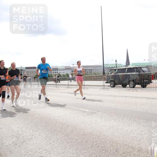 29.06.2025 - hella hamburg halbmarathon Lena Gebhardt http://msf.ph/oto/8264804 29.06.2025 10:34:39 Lombardsbrücke 1025, 1672, 2023, 2355, 2412, 2464, 2510, 2511, 2801, 3130, 3145, 3420, 4540, 4824, 4826, 4884, 5453, 5609, 6034, 6105, 6171, 6310, 6329, 6335, 6379, 6571, 6574, 6843, 7020, 7299, 7324, 7329, 7386, 7644, 7733, 8349, 8369, 8705, 8793, 8965, 9122, 9164, 9379, 9448, 9514, 10335, 10360, 10564, 10674, 11122, 11245, 11646, 11872, 12019, 12164, 12236, 12382, 12764, 13957, 15477, 16238, 16311, 16390, 16682, 16919, 17230, 18158, 18941 meine-sportfotos.de