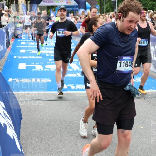 29.06.2025 - hella hamburg halbmarathon Zöllner http://msf.ph/oto/8264809 29.06.2025 10:58:28 Ziel 4550, 4708, 4767, 5347, 6138, 6147, 7476, 9485, 11808, 14355, 15434, 16531, 17415, 18266, 18891, 19166 meine-sportfotos.de