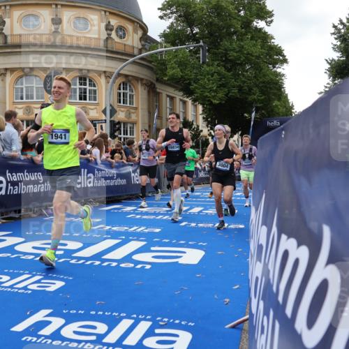 29.06.2025 - hella hamburg halbmarathon Strokosch-Dieckow http://msf.ph/oto/8264812 29.06.2025 10:44:49 Ziel 1520, 1941, 2098, 2890, 2970, 3004, 3098, 3785, 4270, 4425, 4915, 7056, 7167, 7325, 9030, 9720, 12161, 15185, 15233, 16834, 17251, 17382, 17406, 18055, 18631, 19207, 19210 meine-sportfotos.de