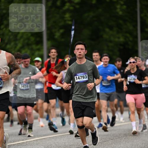 29.06.2025 - hella hamburg halbmarathon Dr. Thomas Lammeyer http://msf.ph/oto/8264817 29.06.2025 10:35:33 Kennedybrücke 1097, 1547, 1844, 1979, 2754, 2755, 2831, 2832, 2914, 3281, 3396, 3424, 3571, 3681, 4877, 4953, 5165, 5350, 5846, 5965, 6078, 6160, 6573, 6640, 7120, 7772, 8806, 8812, 8941, 9078, 9104, 9183, 9883, 10148, 10240, 10435, 10586, 11178 meine-sportfotos.de