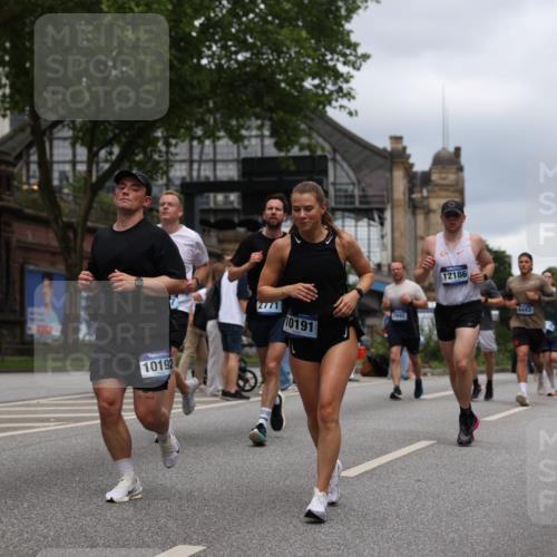 29.06.2025 - hella hamburg halbmarathon Yannick Fuchs http://msf.ph/oto/8264822 29.06.2025 10:48:45 20KM 1125, 1327, 1496, 1506, 1628, 2119, 2474, 2561, 2771, 2884, 2955, 3041, 3177, 3652, 3791, 3794, 3861, 3945, 4029, 4189, 4231, 4903, 4938, 5319, 6082, 6084, 6433, 6443, 6587, 6723, 6938, 8449, 8487, 8514, 8698, 8772, 8973, 9227, 10191, 10192, 10263, 10368, 10376, 11184, 11333, 11499, 11747, 11797, 11799, 11976, 12186, 12526, 12961, 13297, 13988, 14036, 14175, 14592, 14638, 14660, 14834, 14948, 15389, 15408, 15879, 16047, 16327, 17842, 18380 meine-sportfotos.de
