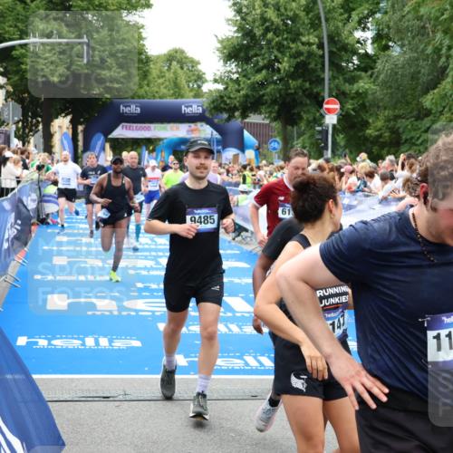 29.06.2025 - hella hamburg halbmarathon Zöllner http://msf.ph/oto/8264837 29.06.2025 10:58:29 Ziel 4550, 4767, 5347, 6138, 7476, 9485, 11808, 14355, 15434, 16531, 17415, 18266, 18891, 19166 meine-sportfotos.de