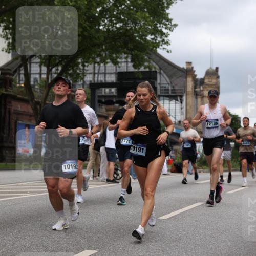 29.06.2025 - hella hamburg halbmarathon Yannick Fuchs http://msf.ph/oto/8264842 29.06.2025 10:48:45 20KM 1125, 1327, 1496, 1506, 1628, 2119, 2474, 2561, 2771, 2884, 2955, 3041, 3177, 3652, 3791, 3794, 3861, 3945, 4029, 4189, 4231, 4903, 4938, 5319, 6082, 6084, 6433, 6443, 6587, 6723, 6938, 8449, 8487, 8514, 8698, 8772, 8973, 9227, 10191, 10192, 10263, 10368, 10376, 11184, 11333, 11499, 11747, 11797, 11799, 11976, 12186, 12526, 12961, 13297, 13988, 14036, 14175, 14592, 14638, 14660, 14834, 14948, 15389, 15408, 15879, 16047, 16327, 17842, 18380 meine-sportfotos.de