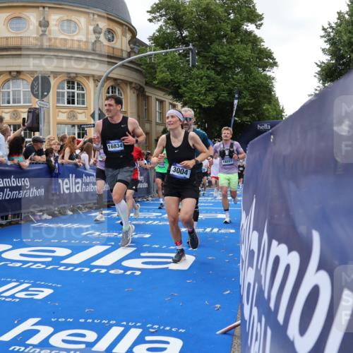 29.06.2025 - hella hamburg halbmarathon Strokosch-Dieckow http://msf.ph/oto/8264844 29.06.2025 10:44:50 Ziel 1424, 1520, 1941, 2098, 2890, 2970, 3004, 3098, 3785, 4270, 4425, 4915, 7056, 7167, 7325, 9030, 9720, 12161, 16834, 17251, 17382, 17406, 18055, 18631, 19207, 19210 meine-sportfotos.de