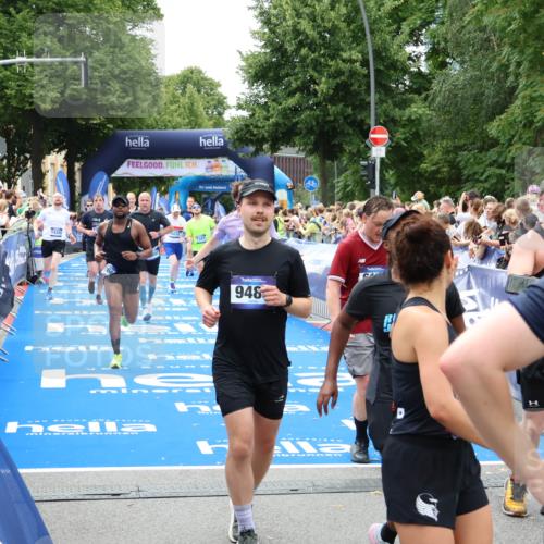 29.06.2025 - hella hamburg halbmarathon Zöllner http://msf.ph/oto/8264847 29.06.2025 10:58:29 Ziel 4550, 4767, 5347, 6138, 7476, 9485, 11808, 14355, 15434, 16531, 17415, 18266, 18891, 19166 meine-sportfotos.de