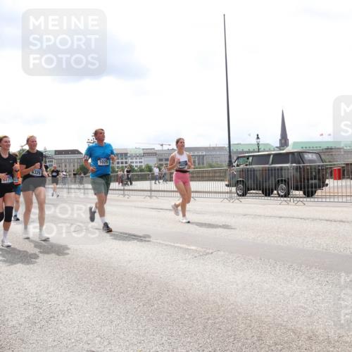 29.06.2025 - hella hamburg halbmarathon Lena Gebhardt http://msf.ph/oto/8264853 29.06.2025 10:34:39 Lombardsbrücke 1025, 1672, 2023, 2355, 2412, 2464, 2510, 2511, 2801, 3130, 3145, 3420, 4540, 4824, 4826, 4884, 5453, 5609, 6034, 6105, 6171, 6310, 6329, 6335, 6379, 6571, 6574, 6843, 7020, 7299, 7324, 7329, 7386, 7644, 7733, 8349, 8369, 8705, 8793, 8965, 9122, 9164, 9379, 9448, 9514, 10335, 10360, 10564, 10674, 11122, 11245, 11646, 11872, 12019, 12164, 12236, 12382, 12764, 13957, 15477, 16238, 16311, 16390, 16682, 16919, 17230, 18158, 18941 meine-sportfotos.de