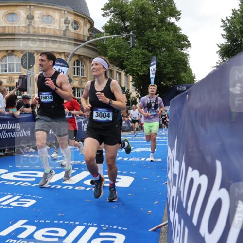29.06.2025 - hella hamburg halbmarathon Strokosch-Dieckow http://msf.ph/oto/8264860 29.06.2025 10:44:50 Ziel 1424, 1520, 1941, 2098, 2890, 2970, 3004, 3098, 3785, 4270, 4425, 4915, 7056, 7167, 7325, 9030, 9720, 12161, 16834, 17251, 17382, 17406, 18055, 18631, 19207, 19210 meine-sportfotos.de