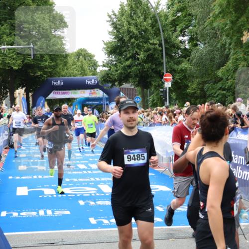 29.06.2025 - hella hamburg halbmarathon Zöllner http://msf.ph/oto/8264871 29.06.2025 10:58:29 Ziel 4550, 4767, 5347, 6138, 7476, 9485, 11808, 14355, 15434, 16531, 17415, 18266, 18891, 19166 meine-sportfotos.de