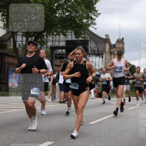 29.06.2025 - hella hamburg halbmarathon Yannick Fuchs http://msf.ph/oto/8264880 29.06.2025 10:48:46 20KM 1125, 1327, 1496, 1506, 1628, 2119, 2474, 2561, 2771, 2884, 2955, 3041, 3177, 3652, 3791, 3794, 3861, 3945, 4029, 4189, 4231, 4903, 4938, 5319, 6082, 6084, 6433, 6443, 6587, 6723, 6938, 8449, 8487, 8514, 8698, 8973, 9227, 10191, 10192, 10263, 10368, 10376, 11184, 11333, 11499, 11747, 11797, 11799, 11976, 12186, 12526, 12961, 13267, 13297, 13988, 14036, 14175, 14592, 14638, 14660, 14834, 14948, 15389, 15408, 15879, 16047, 16327, 17842, 18380 meine-sportfotos.de