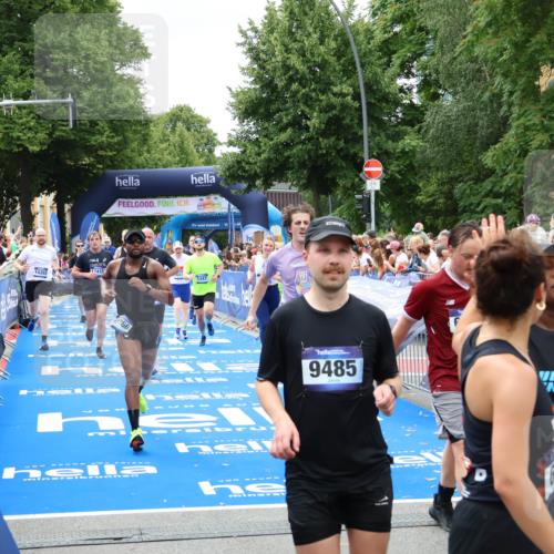 29.06.2025 - hella hamburg halbmarathon Zöllner http://msf.ph/oto/8264896 29.06.2025 10:58:30 Ziel 4550, 4767, 5347, 6138, 7476, 11808, 14355, 16531, 17415, 18266, 18891, 19166 meine-sportfotos.de
