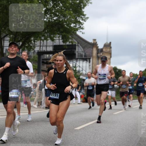 29.06.2025 - hella hamburg halbmarathon Yannick Fuchs http://msf.ph/oto/8264916 29.06.2025 10:48:46 20KM 1125, 1327, 1496, 1506, 1628, 2119, 2474, 2561, 2771, 2884, 2955, 3041, 3177, 3652, 3791, 3794, 3861, 3945, 4029, 4189, 4231, 4903, 4938, 5319, 6082, 6084, 6433, 6443, 6587, 6723, 6938, 8449, 8487, 8514, 8698, 8973, 9227, 10191, 10192, 10263, 10368, 10376, 11184, 11333, 11499, 11747, 11797, 11799, 11976, 12186, 12526, 12961, 13267, 13297, 13988, 14036, 14175, 14592, 14638, 14660, 14834, 14948, 15389, 15408, 15879, 16047, 16327, 17842, 18380 meine-sportfotos.de