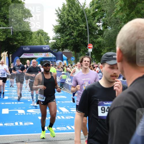 29.06.2025 - hella hamburg halbmarathon Zöllner http://msf.ph/oto/8264973 29.06.2025 10:58:31 Ziel 4550, 4767, 5341, 5347, 7476, 11808, 14355, 16531, 17415, 18266, 18891, 19166 meine-sportfotos.de