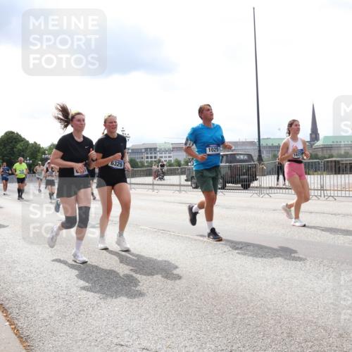 29.06.2025 - hella hamburg halbmarathon Lena Gebhardt http://msf.ph/oto/8264995 29.06.2025 10:34:39 Lombardsbrücke 1025, 1672, 2023, 2355, 2412, 2464, 2510, 2511, 2801, 3130, 3145, 3420, 4540, 4824, 4826, 4884, 5453, 5609, 6034, 6105, 6171, 6310, 6329, 6335, 6379, 6571, 6574, 6843, 7020, 7299, 7324, 7329, 7386, 7644, 7733, 8349, 8369, 8705, 8793, 8965, 9122, 9164, 9379, 9448, 9514, 10335, 10360, 10564, 10674, 11122, 11245, 11646, 11872, 12019, 12164, 12236, 12382, 12764, 13957, 15477, 16238, 16311, 16390, 16682, 16919, 17230, 18158, 18941 meine-sportfotos.de