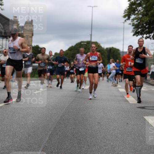 29.06.2025 - hella hamburg halbmarathon Yannick Fuchs http://msf.ph/oto/8265011 29.06.2025 10:48:46 20KM 1125, 1327, 1496, 1506, 1628, 2119, 2474, 2561, 2771, 2884, 2955, 3041, 3177, 3652, 3791, 3794, 3861, 3945, 4029, 4189, 4231, 4903, 4938, 5319, 6082, 6084, 6433, 6443, 6587, 6723, 6938, 8449, 8487, 8514, 8698, 8973, 9227, 10191, 10192, 10263, 10368, 10376, 11184, 11333, 11499, 11747, 11797, 11799, 11976, 12186, 12526, 12961, 13267, 13297, 13988, 14036, 14175, 14592, 14638, 14660, 14834, 14948, 15389, 15408, 15879, 16047, 16327, 17842, 18380 meine-sportfotos.de