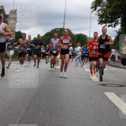 29.06.2025 - hella hamburg halbmarathon Yannick Fuchs http://msf.ph/oto/8265033 29.06.2025 10:48:46 20KM 1125, 1327, 1496, 1506, 1628, 2119, 2474, 2561, 2771, 2884, 2955, 3041, 3177, 3652, 3791, 3794, 3861, 3945, 4029, 4189, 4231, 4903, 4938, 5319, 6082, 6084, 6433, 6443, 6587, 6723, 6938, 8449, 8487, 8514, 8698, 8973, 9227, 10191, 10192, 10263, 10368, 10376, 11184, 11333, 11499, 11747, 11797, 11799, 11976, 12186, 12526, 12961, 13267, 13297, 13988, 14036, 14175, 14592, 14638, 14660, 14834, 14948, 15389, 15408, 15879, 16047, 16327, 17842, 18380 meine-sportfotos.de