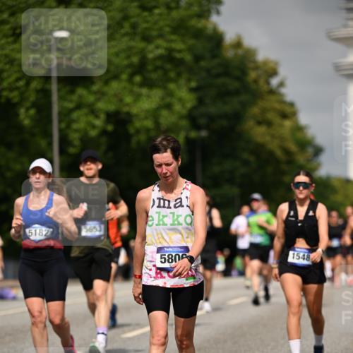 29.06.2025 - hella hamburg halbmarathon Dr. Thomas Lammeyer http://msf.ph/oto/8265050 29.06.2025 10:14:45 Kennedybrücke 1186, 1548, 1781, 2868, 4287, 5182, 5653, 5806, 8171, 8561, 9150, 9829, 10196, 11149 meine-sportfotos.de