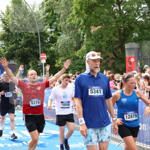 29.06.2025 - hella hamburg halbmarathon Zöllner http://msf.ph/oto/8265055 29.06.2025 10:58:40 Ziel 2619, 2978, 3251, 4467, 5341, 6592, 6595, 7082, 7659, 8322, 9316, 12712, 12809, 12862, 12879, 13694, 15197, 18501, 18556, 18587 meine-sportfotos.de