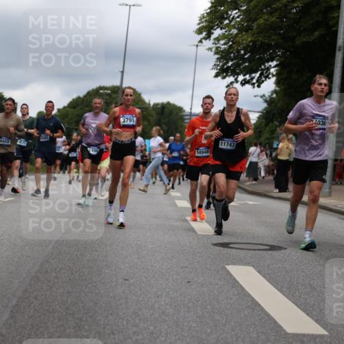 29.06.2025 - hella hamburg halbmarathon Yannick Fuchs http://msf.ph/oto/8265061 29.06.2025 10:48:46 20KM 1125, 1327, 1496, 1506, 1628, 2119, 2474, 2561, 2771, 2884, 2955, 3041, 3177, 3652, 3791, 3794, 3861, 3945, 4029, 4189, 4231, 4903, 4938, 5319, 6082, 6084, 6433, 6443, 6587, 6723, 6938, 8449, 8487, 8514, 8698, 8973, 9227, 10191, 10192, 10263, 10368, 10376, 11184, 11333, 11499, 11747, 11797, 11799, 11976, 12186, 12526, 12961, 13267, 13297, 13988, 14036, 14175, 14592, 14638, 14660, 14834, 14948, 15389, 15408, 15879, 16047, 16327, 17842, 18380 meine-sportfotos.de