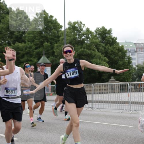 29.06.2025 - hella hamburg halbmarathon Jannik Wohlers http://msf.ph/oto/8265068 29.06.2025 10:33:21 Lombardsbrücke 1189, 1275, 1896, 2342, 2776, 3170, 3264, 3560, 4361, 4433, 4449, 4696, 4942, 5075, 5096, 5141, 5557, 5566, 5569, 5691, 5821, 5822, 5887, 6109, 6515, 6516, 6854, 6956, 6999, 7027, 7565, 7653, 8021, 8157, 8202, 8282, 8375, 8377, 8383, 8401, 9094, 9234, 9438, 9799, 9875, 9995, 10007, 10071, 10561, 11111, 11237, 11338, 11453, 11546, 11676, 11811, 11827, 11928, 12237, 12238, 12562, 12652, 12835, 12855, 13375, 13535, 13601, 13741, 13853, 14032, 14098, 14451, 15044 meine-sportfotos.de