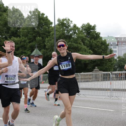 29.06.2025 - hella hamburg halbmarathon Jannik Wohlers http://msf.ph/oto/8265075 29.06.2025 10:33:21 Lombardsbrücke 1189, 1275, 1896, 2342, 2776, 3170, 3264, 3560, 4361, 4433, 4449, 4696, 4942, 5075, 5096, 5141, 5557, 5566, 5569, 5691, 5821, 5822, 5887, 6109, 6515, 6516, 6854, 6956, 6999, 7027, 7565, 7653, 8021, 8157, 8202, 8282, 8375, 8377, 8383, 8401, 9094, 9234, 9438, 9799, 9875, 9995, 10007, 10071, 10561, 11111, 11237, 11338, 11453, 11546, 11676, 11811, 11827, 11928, 12237, 12238, 12562, 12652, 12835, 12855, 13375, 13535, 13601, 13741, 13853, 14032, 14098, 14451, 15044 meine-sportfotos.de