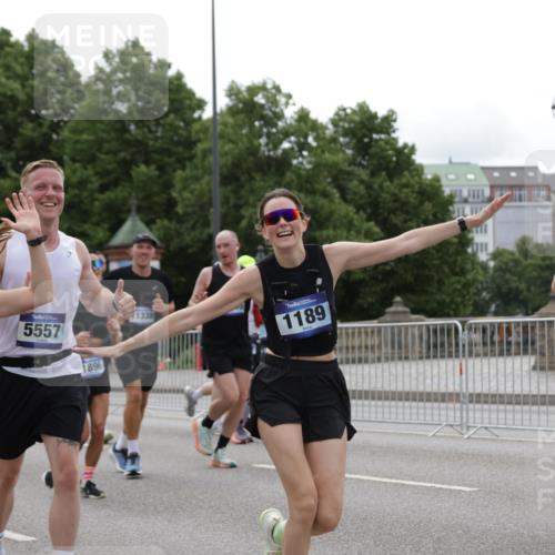 29.06.2025 - hella hamburg halbmarathon Jannik Wohlers http://msf.ph/oto/8265095 29.06.2025 10:33:21 Lombardsbrücke 1189, 1275, 1896, 2342, 2776, 3170, 3264, 3560, 4361, 4433, 4449, 4696, 4942, 5075, 5096, 5141, 5557, 5566, 5569, 5691, 5821, 5822, 5887, 6109, 6515, 6516, 6854, 6956, 6999, 7027, 7565, 7653, 8021, 8157, 8202, 8282, 8375, 8377, 8383, 8401, 9094, 9234, 9438, 9799, 9875, 9995, 10007, 10071, 10561, 11111, 11237, 11338, 11453, 11546, 11676, 11811, 11827, 11928, 12237, 12238, 12562, 12652, 12835, 12855, 13375, 13535, 13601, 13741, 13853, 14032, 14098, 14451, 15044 meine-sportfotos.de