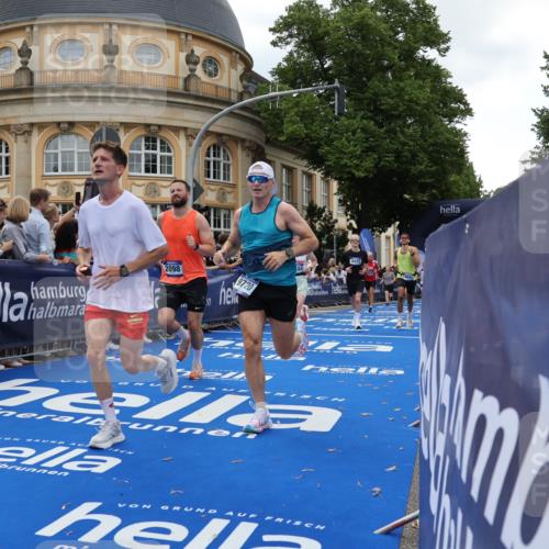 29.06.2025 - hella hamburg halbmarathon Strokosch-Dieckow http://msf.ph/oto/8265128 29.06.2025 10:44:54 Ziel 1171, 1424, 1520, 2098, 2890, 3004, 3098, 4425, 4915, 7056, 7167, 7325, 7843, 9030, 9720, 12161, 15334, 16058, 16834, 17381, 17382, 17406, 17544, 18055, 18631, 19207, 19210 meine-sportfotos.de