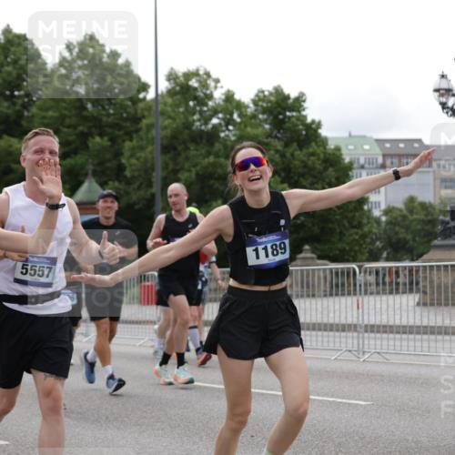 29.06.2025 - hella hamburg halbmarathon Jannik Wohlers http://msf.ph/oto/8265142 29.06.2025 10:33:21 Lombardsbrücke 1189, 1275, 1896, 2342, 2776, 3170, 3264, 3560, 4361, 4433, 4449, 4696, 4942, 5075, 5096, 5141, 5557, 5566, 5569, 5691, 5821, 5822, 5887, 6109, 6515, 6516, 6854, 6956, 6999, 7027, 7565, 7653, 8021, 8157, 8202, 8282, 8375, 8377, 8383, 8401, 9094, 9234, 9438, 9799, 9875, 9995, 10007, 10071, 10561, 11111, 11237, 11338, 11453, 11546, 11676, 11811, 11827, 11928, 12237, 12238, 12562, 12652, 12835, 12855, 13375, 13535, 13601, 13741, 13853, 14032, 14098, 14451, 15044 meine-sportfotos.de