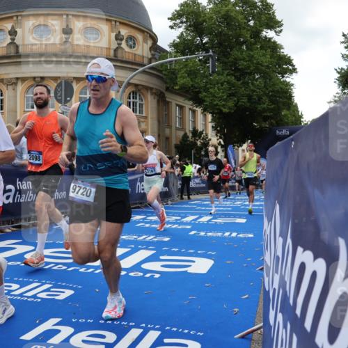 29.06.2025 - hella hamburg halbmarathon Strokosch-Dieckow http://msf.ph/oto/8265148 29.06.2025 10:44:54 Ziel 1171, 1424, 1520, 2098, 2890, 3004, 3098, 4425, 4915, 7056, 7167, 7325, 7843, 9030, 9720, 12161, 15334, 16058, 16834, 17381, 17382, 17406, 17544, 18055, 18631, 19207, 19210 meine-sportfotos.de