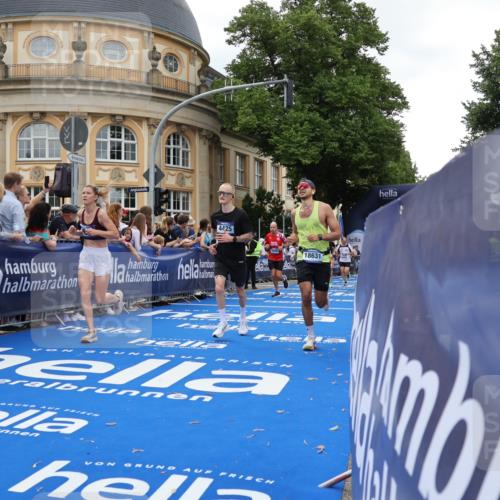 29.06.2025 - hella hamburg halbmarathon Strokosch-Dieckow http://msf.ph/oto/8265208 29.06.2025 10:44:55 Ziel 1171, 1424, 1520, 2098, 2890, 3098, 4425, 6266, 7056, 7167, 7709, 7843, 9030, 9720, 11688, 12161, 15334, 16058, 17381, 17382, 17406, 17544, 18055, 18631, 19207, 19210 meine-sportfotos.de