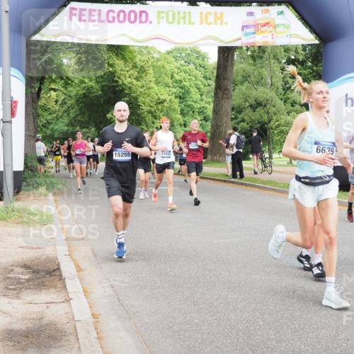 29.06.2025 - hella hamburg halbmarathon MichiJ http://msf.ph/oto/8265216 29.06.2025 10:30:29 Zwischen KM18-KM19 1256, 1675, 6593, 6639, 7105, 7693, 12588, 14346, 14811, 15255, 15654, 15846, 16507, 17637, 17882 meine-sportfotos.de