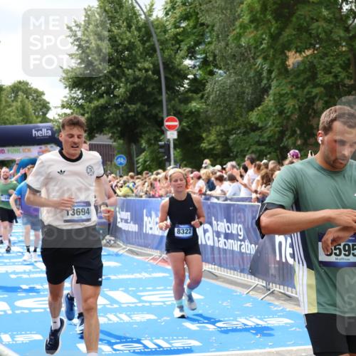 29.06.2025 - hella hamburg halbmarathon Zöllner http://msf.ph/oto/8265229 29.06.2025 10:58:46 Ziel 1319, 2656, 2840, 5675, 6592, 8322, 8929, 10943, 11605, 11846, 12862, 13512, 13694, 13880, 14266, 14902, 15197, 16189, 17839, 18587 meine-sportfotos.de