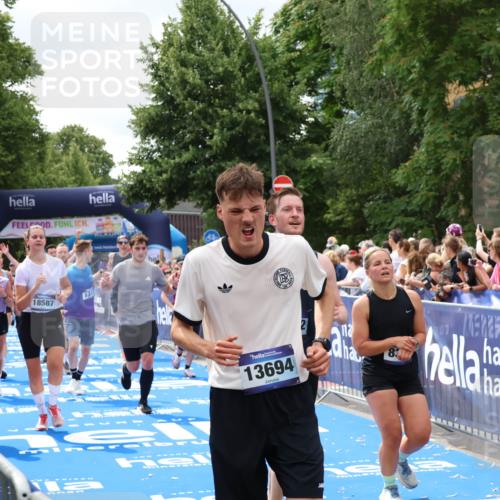 29.06.2025 - hella hamburg halbmarathon Zöllner http://msf.ph/oto/8265270 29.06.2025 10:58:47 Ziel 1319, 2488, 2656, 2840, 5675, 6592, 6720, 8322, 8929, 10539, 10943, 11605, 11846, 12862, 13512, 13880, 14266, 14902, 14965, 15197, 16189, 17630, 17839, 18587 meine-sportfotos.de