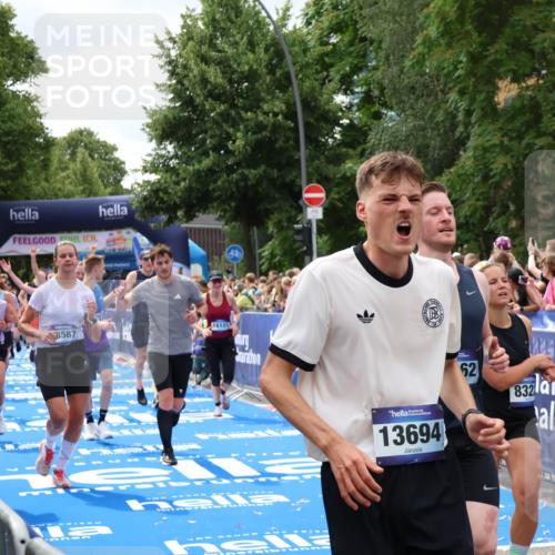 29.06.2025 - hella hamburg halbmarathon Zöllner http://msf.ph/oto/8265286 29.06.2025 10:58:47 Ziel 1319, 2488, 2656, 2840, 5675, 6592, 6720, 8322, 8929, 10539, 10943, 11605, 11846, 12862, 13512, 13880, 14266, 14902, 14965, 15197, 16189, 17630, 17839, 18587 meine-sportfotos.de