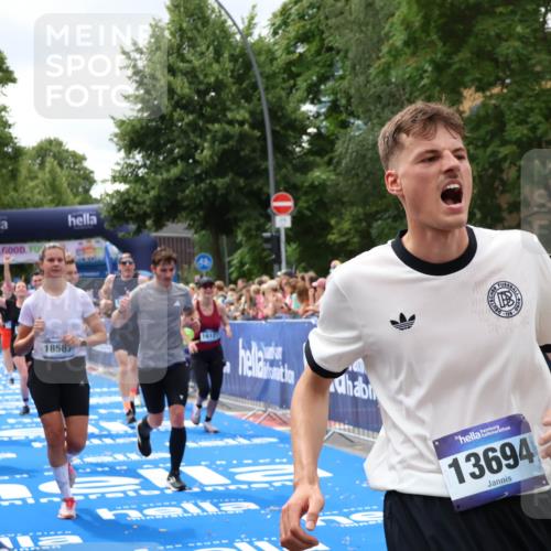 29.06.2025 - hella hamburg halbmarathon Zöllner http://msf.ph/oto/8265307 29.06.2025 10:58:47 Ziel 1319, 2488, 2656, 2840, 5675, 6592, 6720, 8322, 8929, 10539, 10943, 11605, 11846, 12862, 13512, 13880, 14266, 14902, 14965, 15197, 16189, 17630, 17839, 18587 meine-sportfotos.de